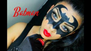 Transforma tu look con el maquillaje Batman para mujer y deslumbra con un estilo único y poderoso. ¡Descubre cómo lucir como una auténtica heroína!