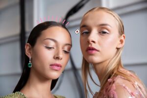 Descubre el secreto del maquillaje facial blanco para resaltar tu Belleza