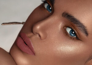 Consigue el mejor maquillaje blanco en Lima y luce radiante.
