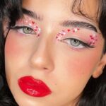 Descubre el brillo y la diversión con nuestro maquillaje de niña glitter