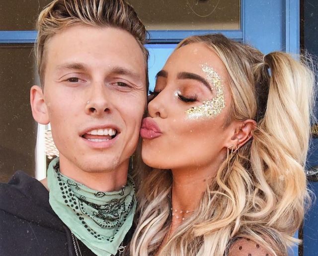 Descubre los mejores looks de maquillaje Coachella y deslumbra en el festival.