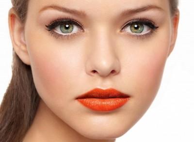 Descubre el mejor maquillaje compacto para un look impecable.