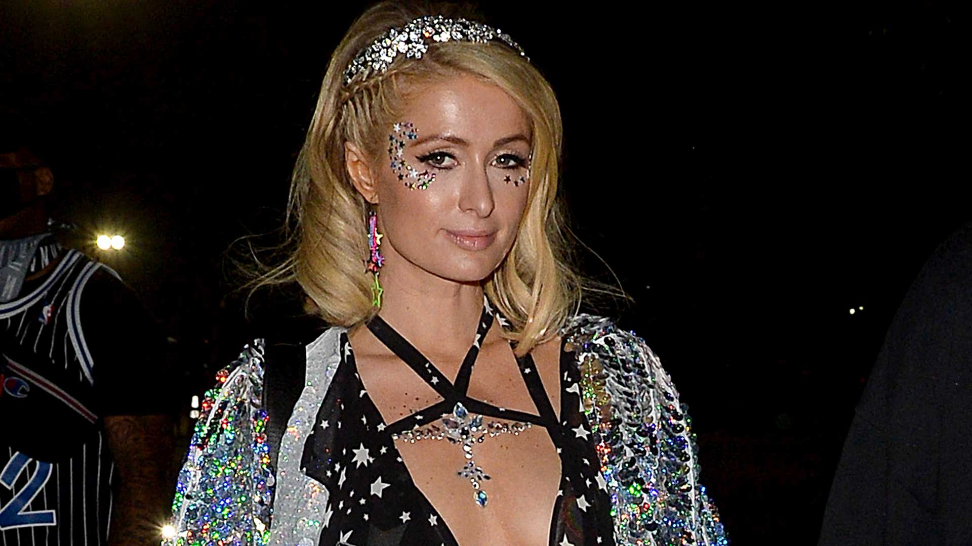 Descubre el brillo del maquillaje artístico con glitter