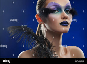 Descubre los mejores looks de maquillaje con azul para impresionar.