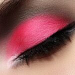 Descubre los mejores trucos de maquillaje para realzar tu vestido verde menta