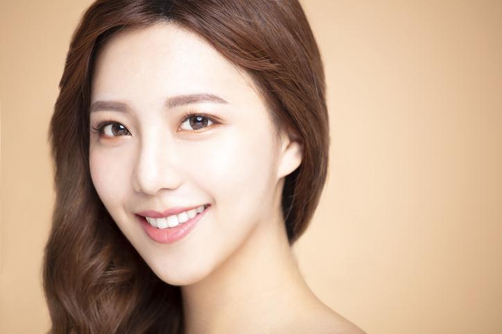 Descubre las mejores ideas de maquillaje coreano para lucir radiante y natural.