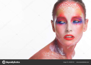 Descubre el arte del maquillaje artístico y deslumbra con tu creatividad.