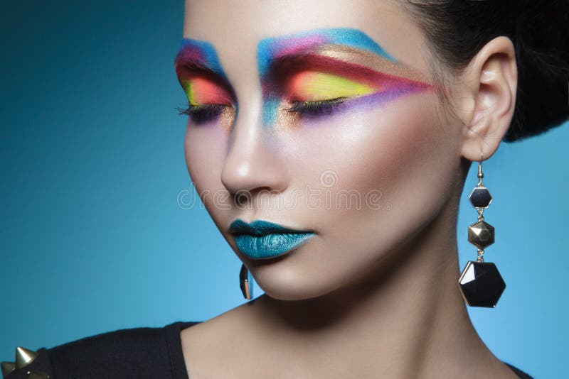 Maquillaje fácil Halloween mujer: Descubre los mejores trucos para lucir espectacular