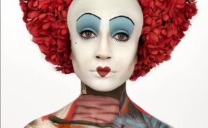 Descubre el mágico maquillaje de Alicia en el país de las maravillas y deslumbra con un look encantador.