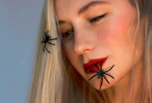 Transforma tu look con el maquillaje Halloween araña y sorprende a todos. ¡Descubre cómo lograr un estilo terroríficamente único!