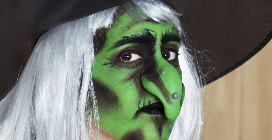 Logra un look tenebroso con nuestro maquillaje para bruja fea. ¡Sorprende a todos en Halloween!