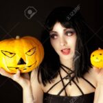 Conviértete en una calabaza encantadora con nuestro maquillaje de calabaza. Potencia tu look de Halloween y sorprende a todos con un maquillaje único. Desbloquea tu creatividad y transformación hoy mismo.