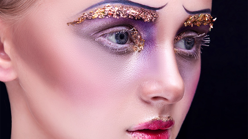 Obtén un look perfecto con el kiosco de maquillaje Benefit