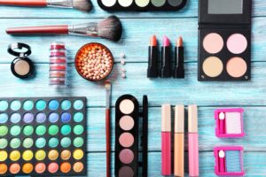 ¡Aprovecha la oferta en maquillaje y luce radiante!