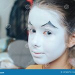 Maquillaje de circo para niñas: ¡Diviértete y sé la estrella del espectáculo!