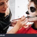 Descubre el impactante maquillaje de demonio y sorprende a todos. ¡Haz clic y aprende a crear tu propia transformación diabólica! Perfecto para Halloween y eventos especiales.