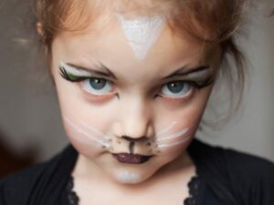 Descubre el fascinante maquillaje de gato para adultos y deslumbra con tu transformación felina. ¡Diviértete y sorprende a todos! Ingresa aquí.