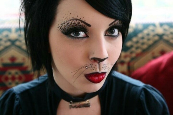 Transforma tu look para Halloween con maquillaje de gato para hombres. Descubre los secretos de un aspecto feroz y aterrador.
