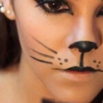 Transforma a tu pequeño en un lindo gatito con nuestro maquillaje de gato para niños. Disfruta de una divertida y original experiencia de caracterización. ¡No te lo puedes perder!