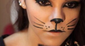 Transforma a tu pequeño en un lindo gatito con nuestro maquillaje de gato para niños. Disfruta de una divertida y original experiencia de caracterización. ¡No te lo puedes perder!