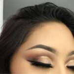 Descubre cómo lucir radiante con un maquillaje de graduación sencillo. ¡Dale un toque especial a tu look de celebración!