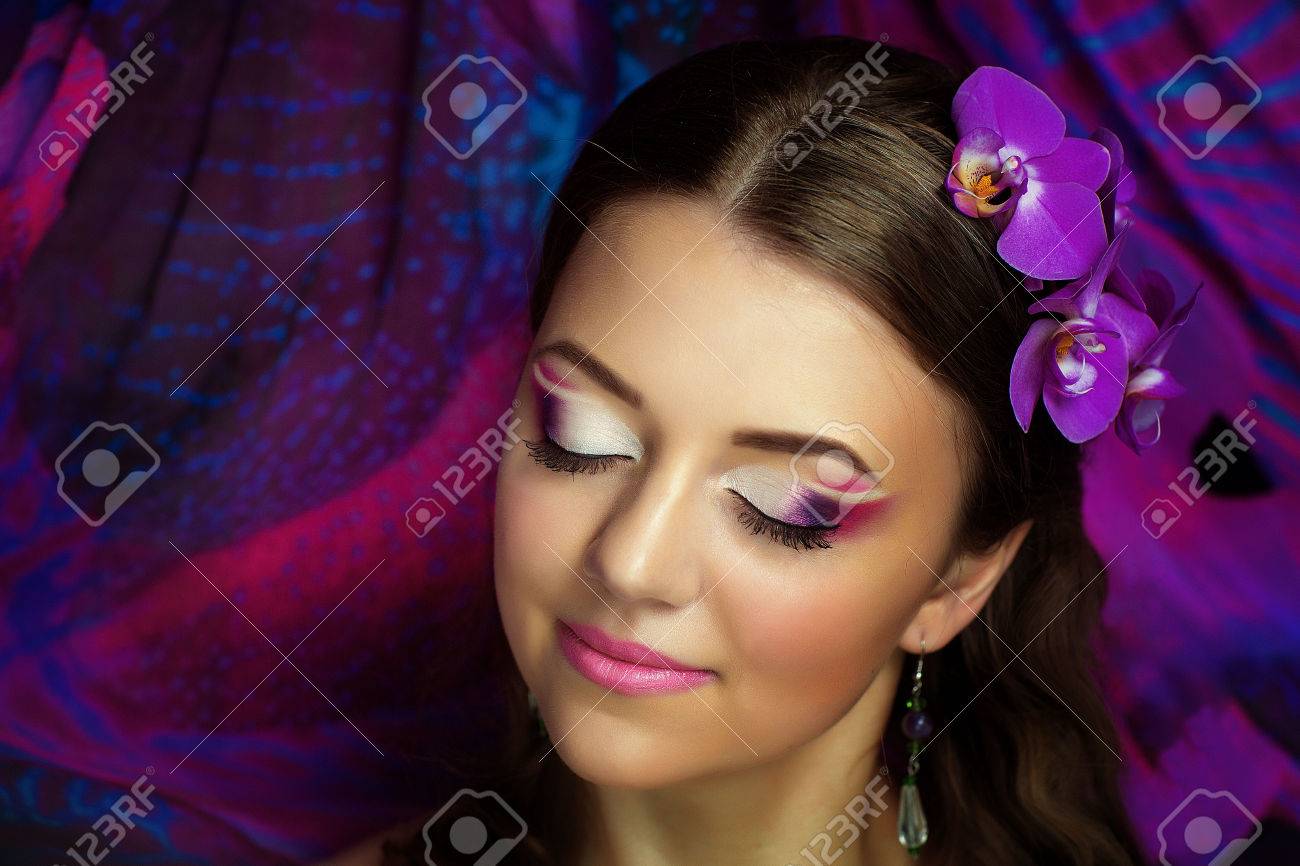 Descubre la magia del maquillaje de hadas para lucir radiante y encantadora. ¡Deslumbra con un look mágico y lleno de fantasía! Ingresa ahora.