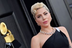 Descubre los secretos del maquillaje de Lady Gaga y luce como una estrella.
