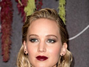 Descubre el estilo retro del maquillaje de los 80 y luce increíble.
