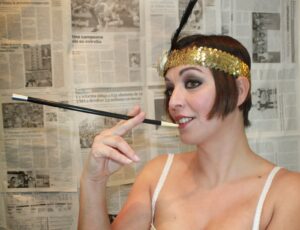 Descubre la historia del maquillaje de los años 20 y su impacto en la moda.