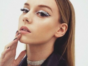 Descubre las tendencias de maquillaje de los años 70 con estas increíbles imágenes