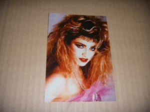 Descubre el look icónico de Madonna en los 80s y aprende a recrearlo – Maquillaje 80s Madonna.