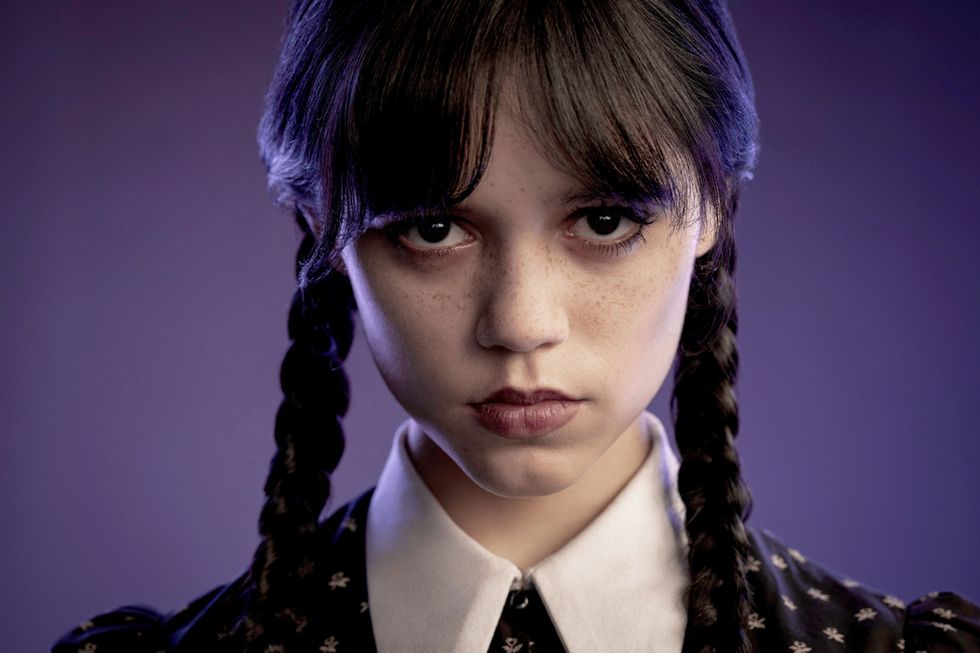 Consigue el look de Miércoles Addams con maquillaje oscuro
