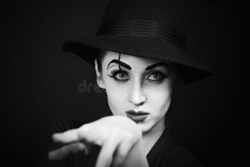 Descubre el arte del maquillaje de mimo mujer y sorprende con tu estilo único. Aprende técnicas y trucos para resaltar tu Belleza de manera sutil y original. Haz clic aquí y transforma tu look.