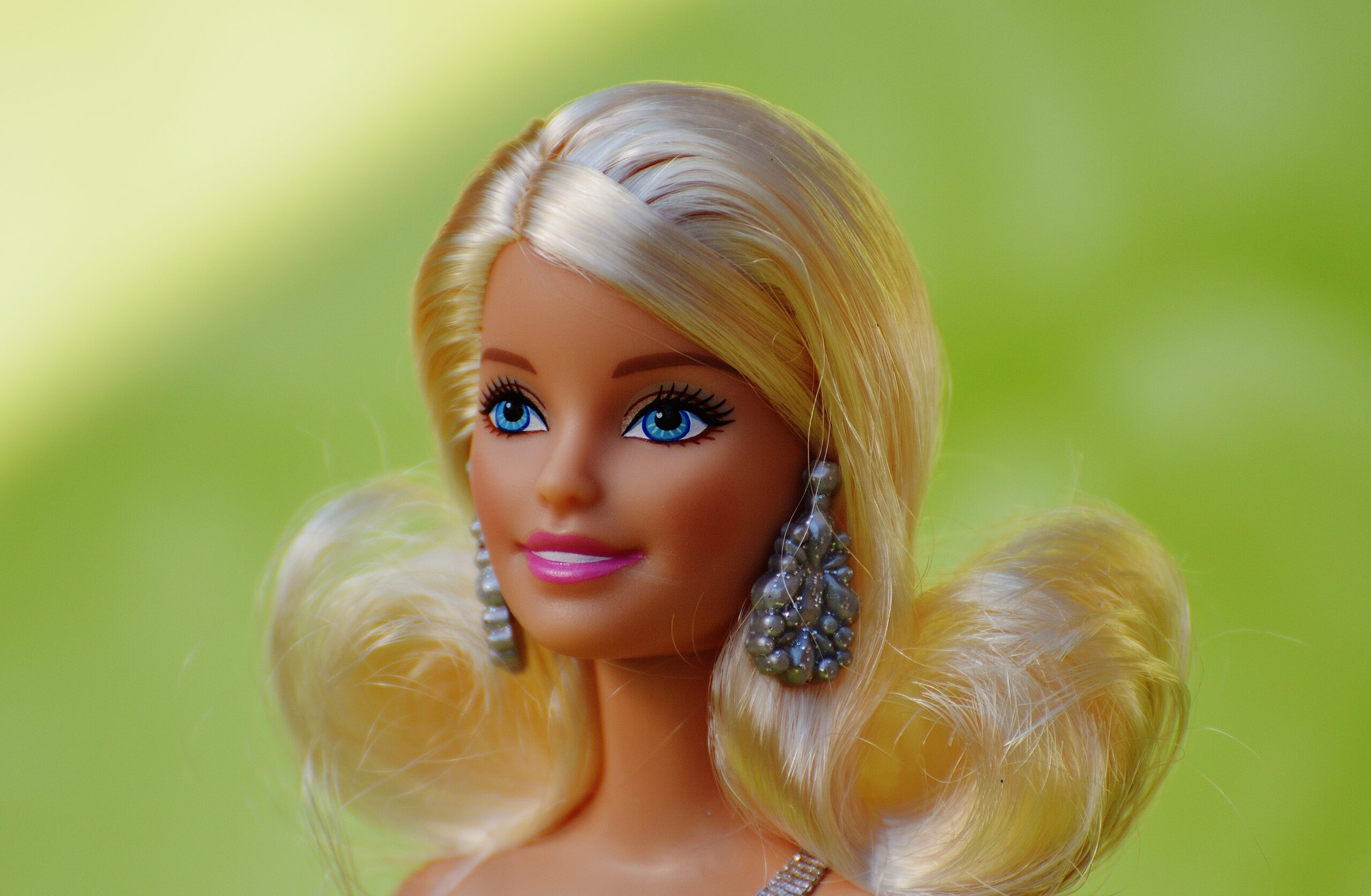 Consigue un look de muñeca con nuestro maquillaje – Maquillaje de muñeca para un aspecto encantador.