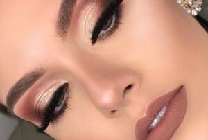 Descubre el maquillaje perfecto para ser la invitada más radiante en una boda