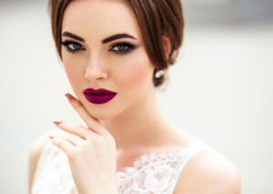 Descubre el maquillaje perfecto para novia de noche y deslumbra en tu gran día