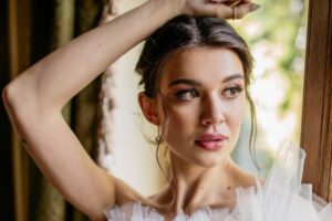 Lucir radiante en tu boda con el maquillaje de novia de Mariana Zambrano – Descubre los secretos para resaltar tu Belleza el día más especial de tu vida.