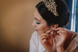 Descubre el glamuroso maquillaje de la novia de Chucky para tu boda