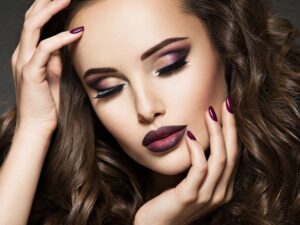 Descubre el maquillaje perfecto para tu boda – Tips y tendencias de maquillaje para novias con estilo