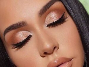 Descubre los secretos del maquillaje de ojos verde y azul: ¡realza tu mirada con estilo y sofisticación!