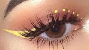 Embellece tus ojos con maquillaje aesthetic y resalta tu mirada.