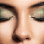 Descubre cómo lograr un impactante maquillaje de ojos ahumados en simples pasos
