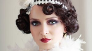 Descubre el glamoroso maquillaje de ojos de los años 20 y luce una mirada impactante y elegante.