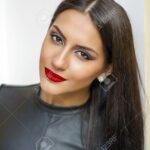 Descubre cómo crear deslumbrantes ojos árabes con nuestro sencillo paso a paso. Ideal para amantes del maquillaje y fans de la Belleza oriental. ¡Atrévete a resaltar tu mirada!