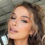 Descubre los mejores consejos de maquillaje de ojos para resaltar tu look con ropa negra