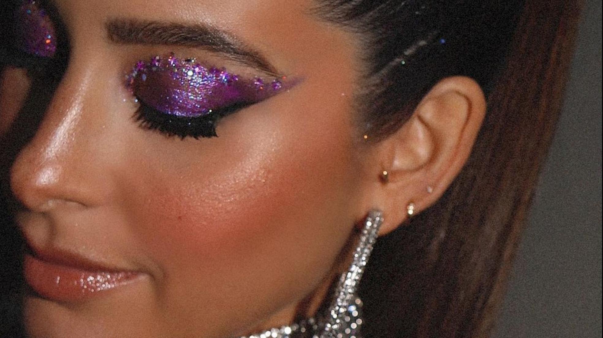 Descubre los mejores looks con maquillaje de ojos purpurina. ¡Deslumbra con brillo y estilo!