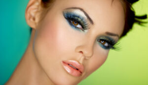Descubre los mejores consejos de maquillaje de ojos para tu quinceañera y deslumbra en tu gran día