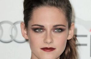 Descubre el encanto del maquillaje de ojos gótico y resalta tu mirada
