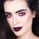 Descubre el encanto del maquillaje de ojos granate: colores intensos y mirada seductora.