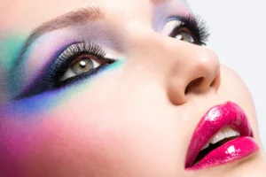 Descubre los mejores tips para maquillaje de ojos para fiesta y deslumbra con una mirada impactante.